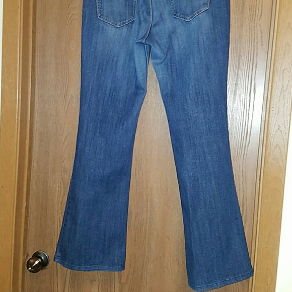 Old Navy Full Panel Flare Maternity jeans - Picture 6 of 7